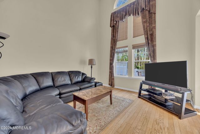 29 Whitemarsh Drive, Manalapan, NJ 07726