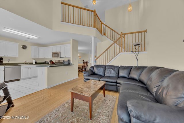 29 Whitemarsh Drive, Manalapan, NJ 07726