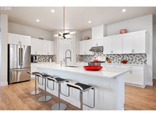 16561 Sw BOTANY BAY Ln, Portland, OR 97224