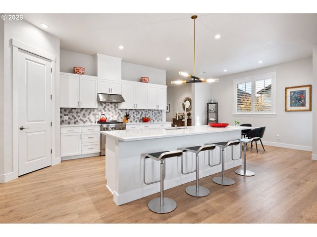 16561 Sw BOTANY BAY Ln, Portland, OR 97224
