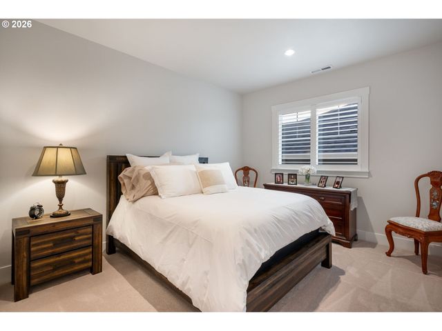 16561 Sw BOTANY BAY Ln, Portland, OR 97224