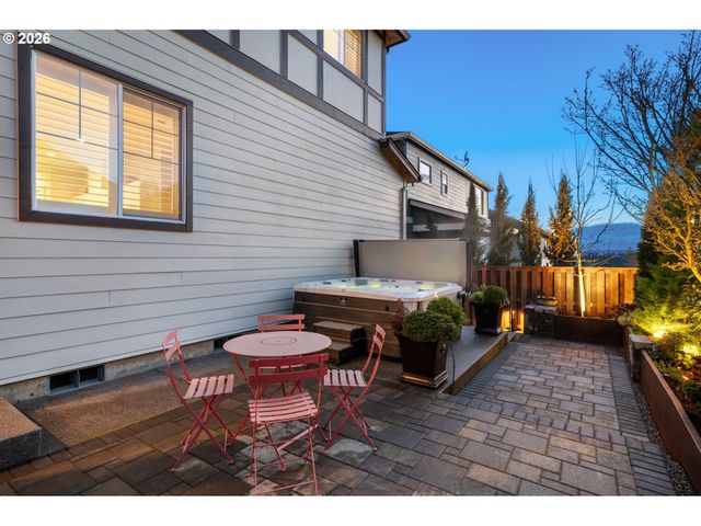 16561 Sw BOTANY BAY Ln, Portland, OR 97224
