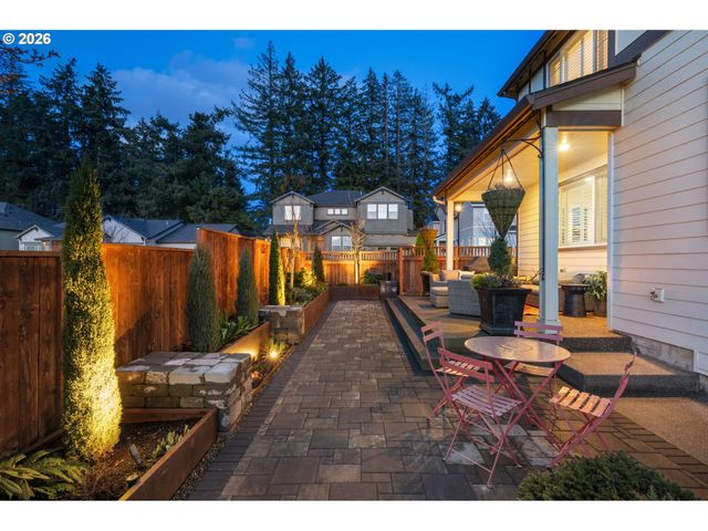 16561 Sw BOTANY BAY Ln, Portland, OR 97224