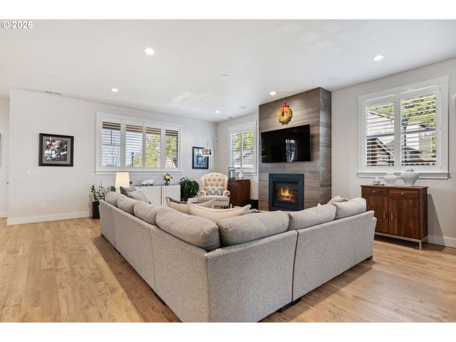 16561 Sw BOTANY BAY Ln, Portland, OR 97224