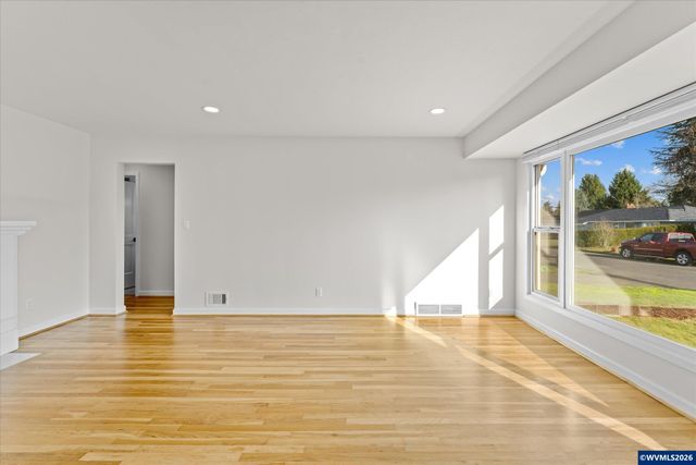 1093 Icel Ct NE, Salem, OR 97301