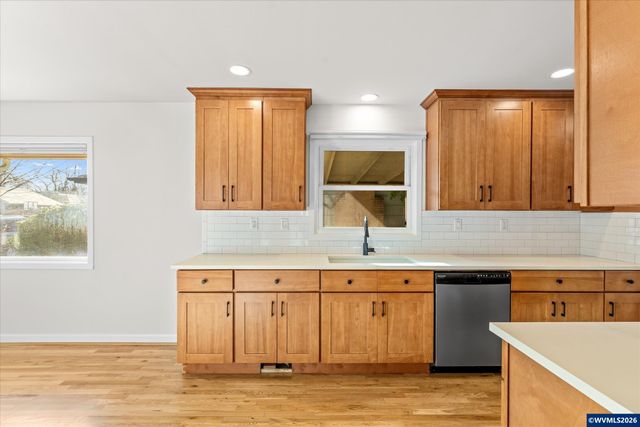 1093 Icel Ct NE, Salem, OR 97301