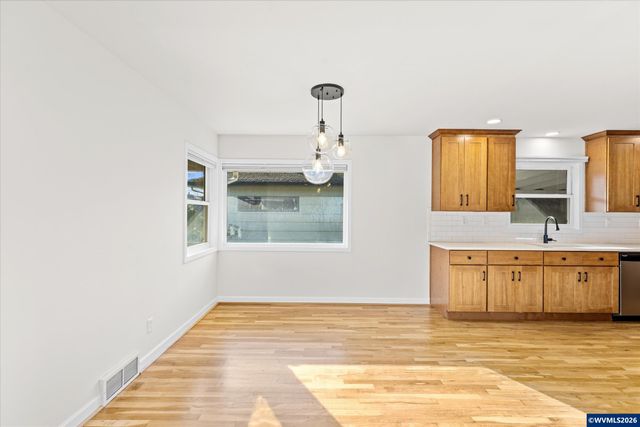 1093 Icel Ct NE, Salem, OR 97301