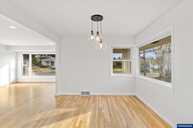 1093 Icel Ct NE, Salem, OR 97301