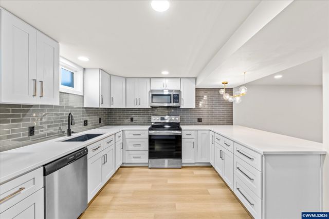 1093 Icel Ct NE, Salem, OR 97301