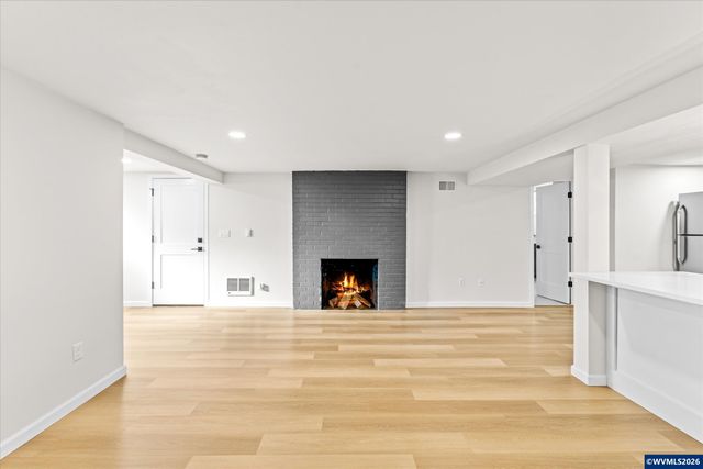 1093 Icel Ct NE, Salem, OR 97301