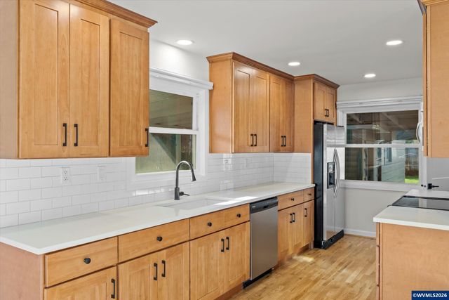 1093 Icel Ct NE, Salem, OR 97301