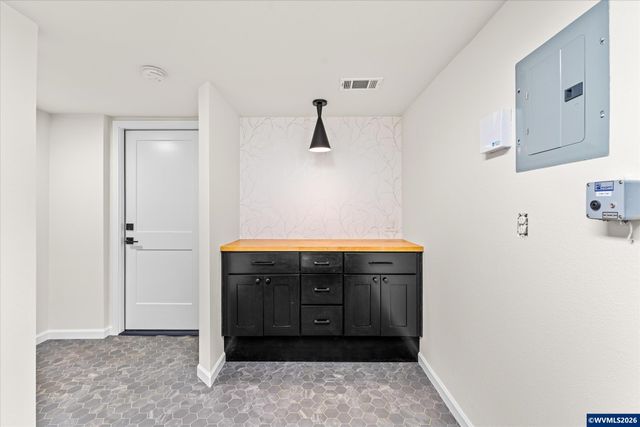 1093 Icel Ct NE, Salem, OR 97301