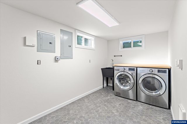 1093 Icel Ct NE, Salem, OR 97301