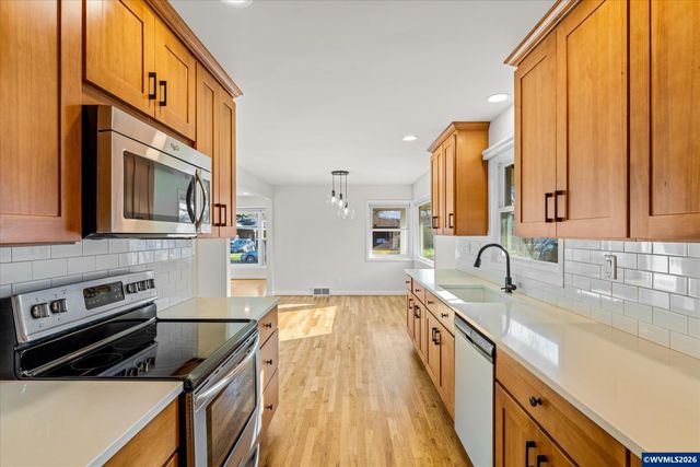 1093 Icel Ct NE, Salem, OR 97301