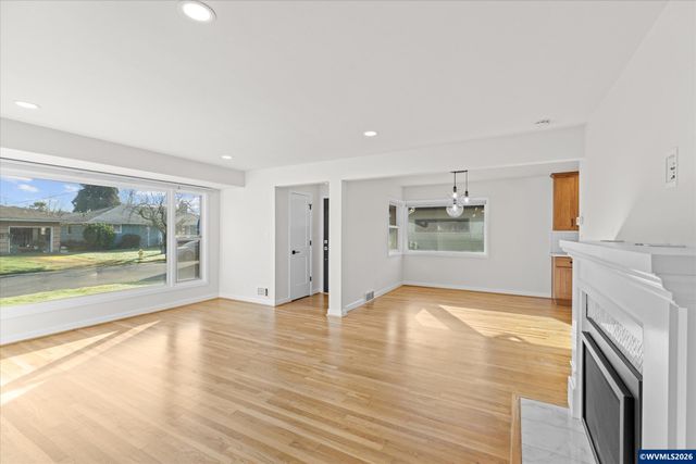 1093 Icel Ct NE, Salem, OR 97301