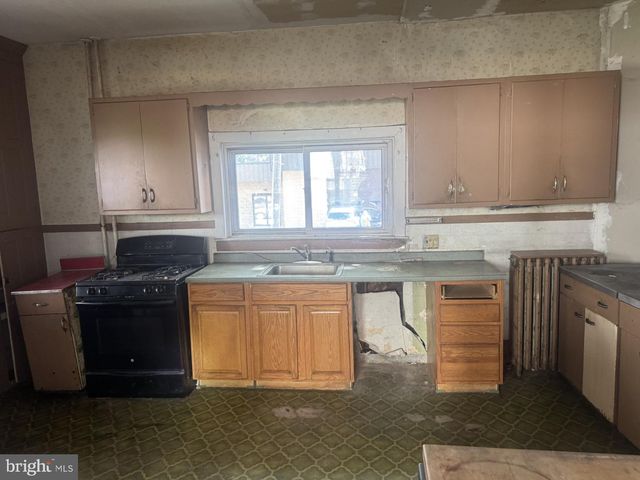 201-203 N FRONT ST, Minersville, PA 17954