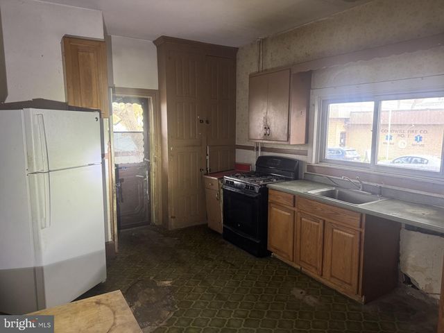 201-203 N FRONT ST, Minersville, PA 17954
