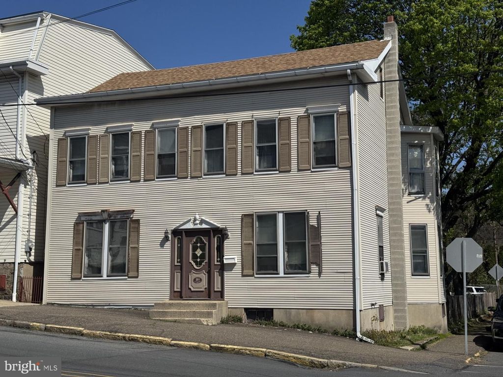 201-203 N FRONT ST, Minersville, PA 17954