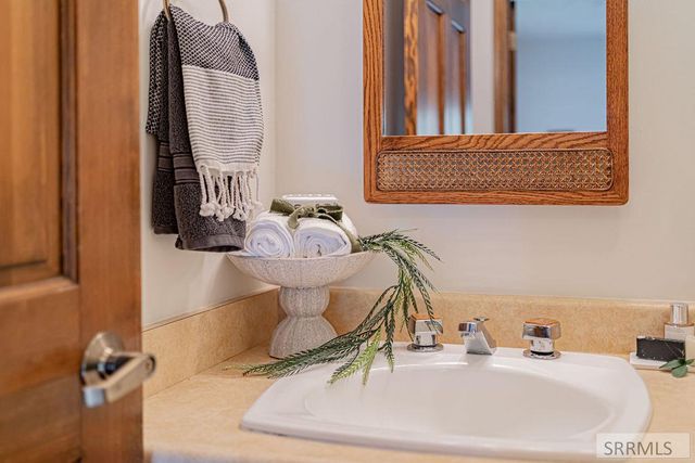 435 N 1500 E, St Anthony, ID 83445