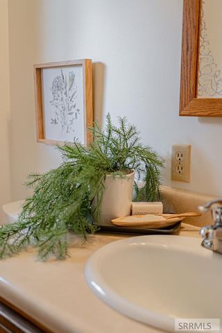 435 N 1500 E, St Anthony, ID 83445