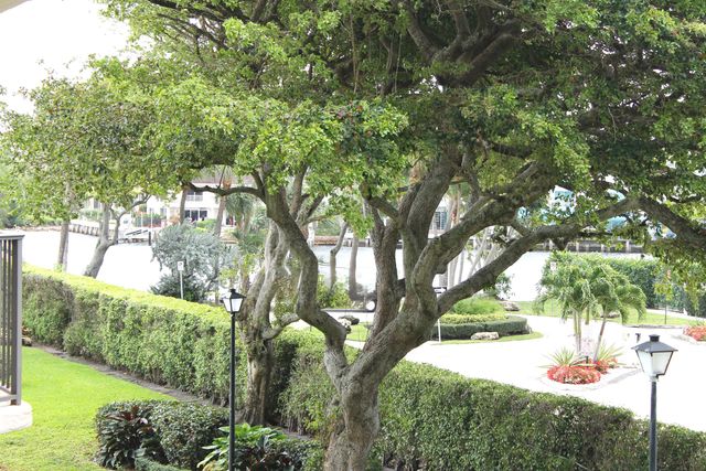 859 Jeffery Street 311, Boca Raton, FL 33487