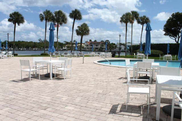 859 Jeffery Street 311, Boca Raton, FL 33487