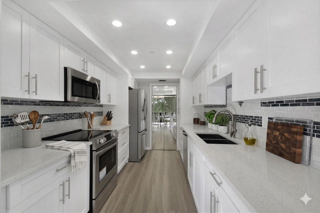 859 Jeffery Street 311, Boca Raton, FL 33487