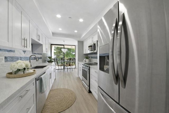 859 Jeffery Street 311, Boca Raton, FL 33487