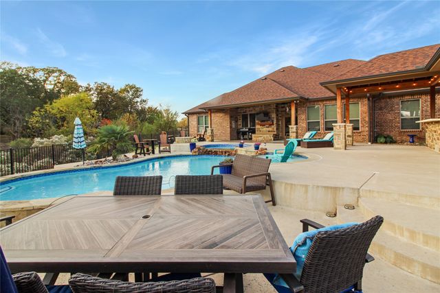 301 Cape Shore Drive, Mabank, TX 75143