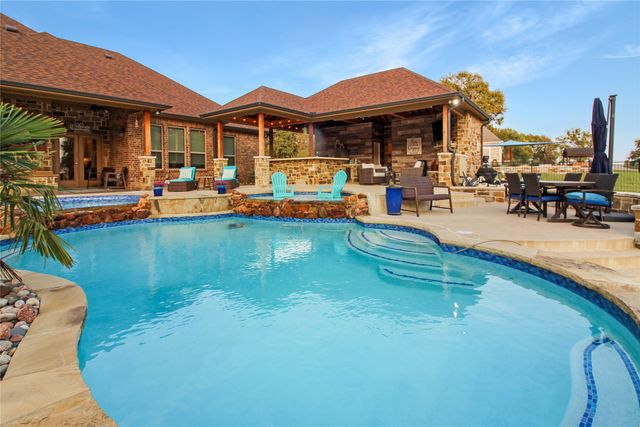 301 Cape Shore Drive, Mabank, TX 75143