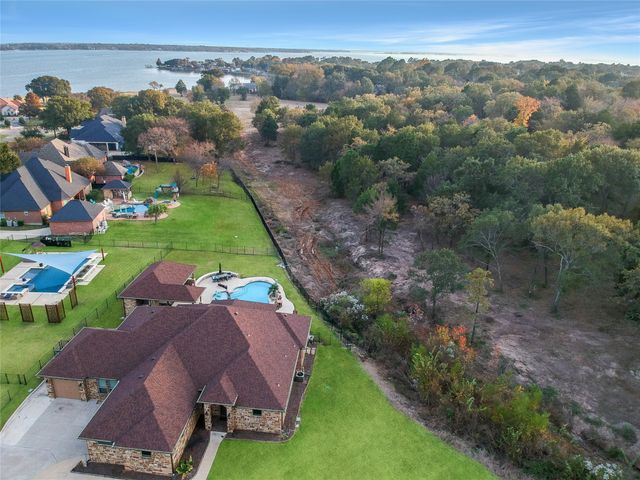 301 Cape Shore Drive, Mabank, TX 75143