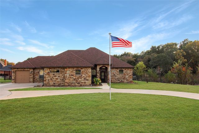 301 Cape Shore Drive, Mabank, TX 75143