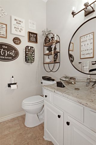 301 Cape Shore Drive, Mabank, TX 75143