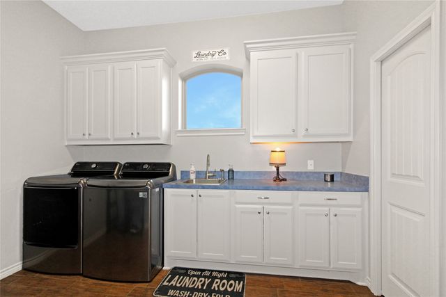 301 Cape Shore Drive, Mabank, TX 75143