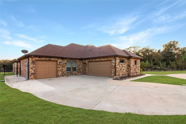 301 Cape Shore Drive, Mabank, TX 75143