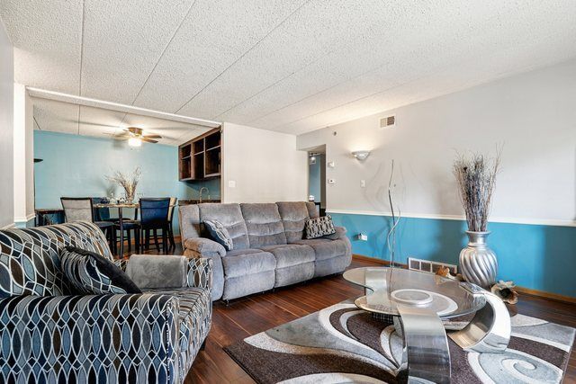 10320 Central Avenue 207, Oak Lawn, IL 60453