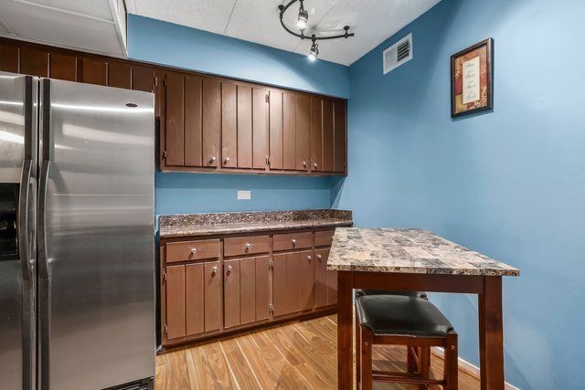 10320 Central Avenue 207, Oak Lawn, IL 60453