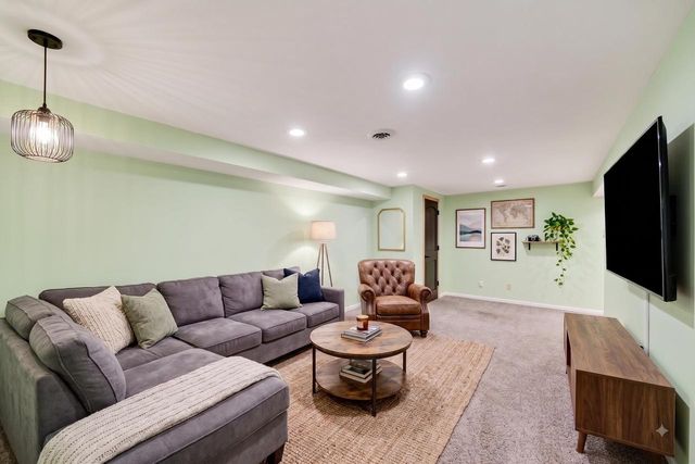 861 Vista Ridge Drive, Mount Horeb, WI 53572