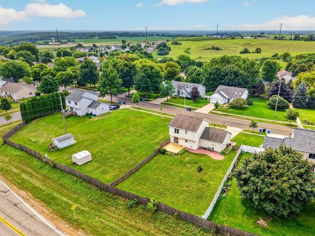 861 Vista Ridge Drive, Mount Horeb, WI 53572