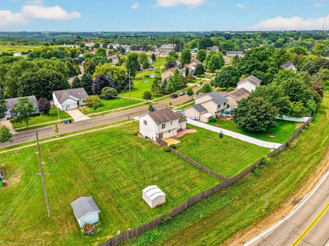 861 Vista Ridge Drive, Mount Horeb, WI 53572