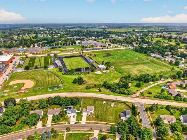 861 Vista Ridge Drive, Mount Horeb, WI 53572