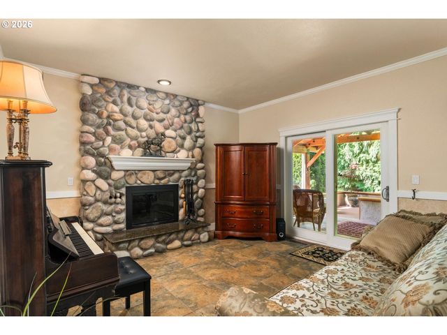 16042 Sw WAXWING Way, Beaverton, OR 97007