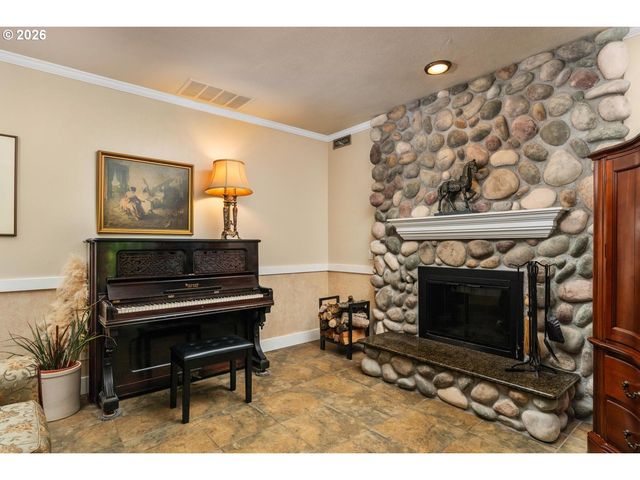 16042 Sw WAXWING Way, Beaverton, OR 97007