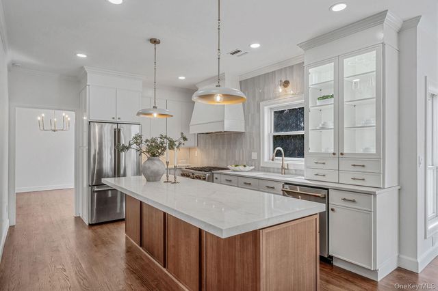 118 Fairway View Drive 118, Commack, NY 11725