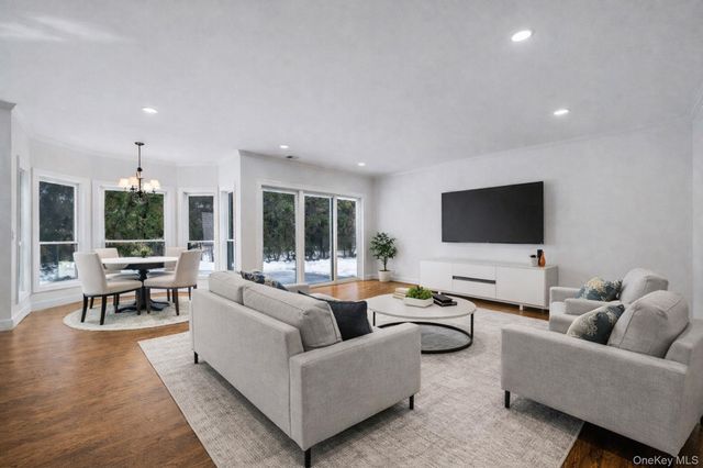 118 Fairway View Drive 118, Commack, NY 11725