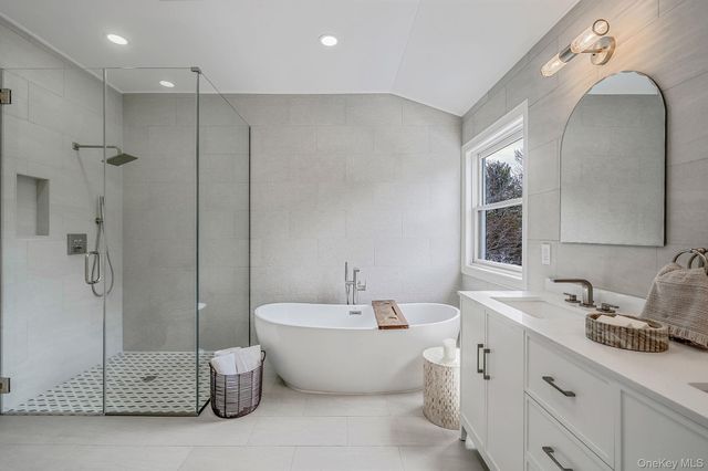 118 Fairway View Drive 118, Commack, NY 11725