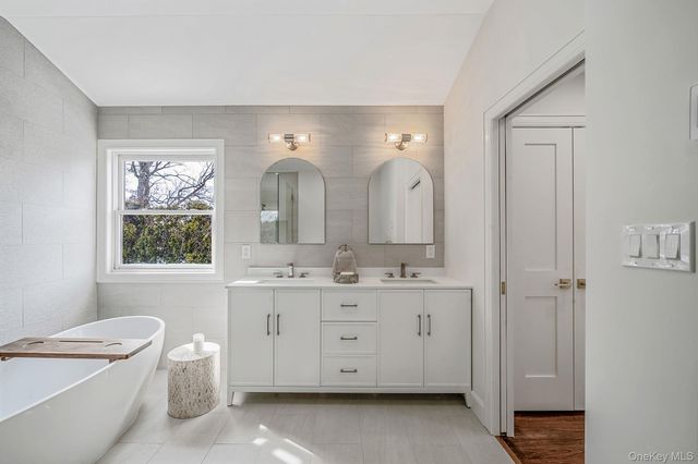 118 Fairway View Drive 118, Commack, NY 11725