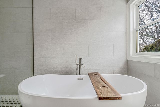 118 Fairway View Drive 118, Commack, NY 11725