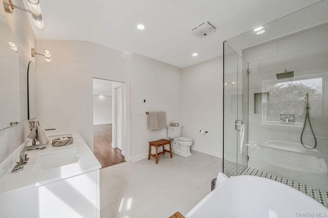 118 Fairway View Drive 118, Commack, NY 11725