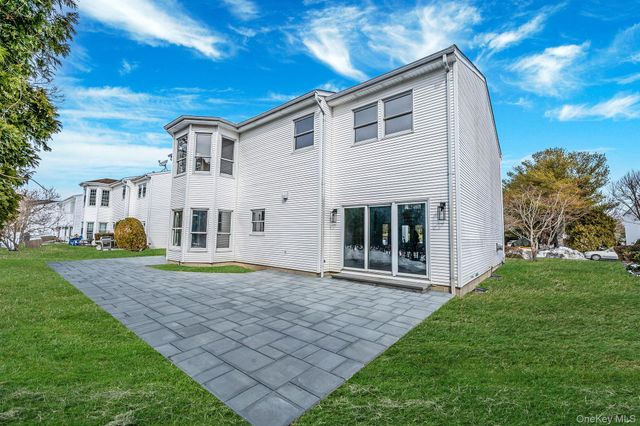 118 Fairway View Drive 118, Commack, NY 11725